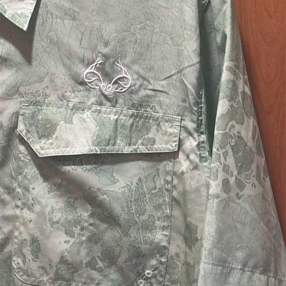 Real tree fishing shirt, size XXL - Picture 4 of 5